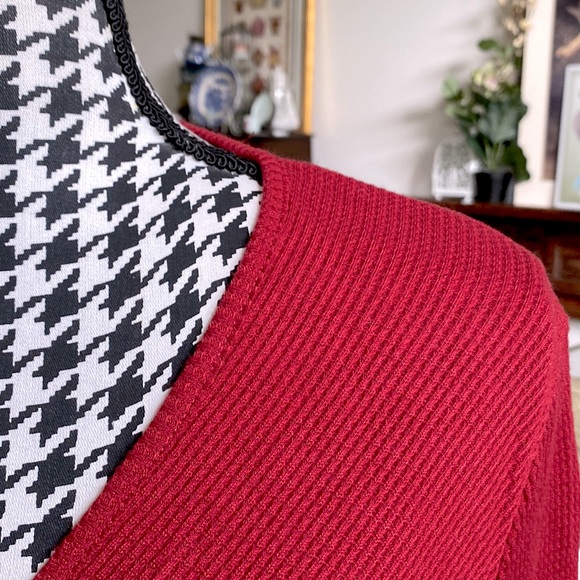 NWT AMASOO Burgundy Top Size L - Picture 2 of 12